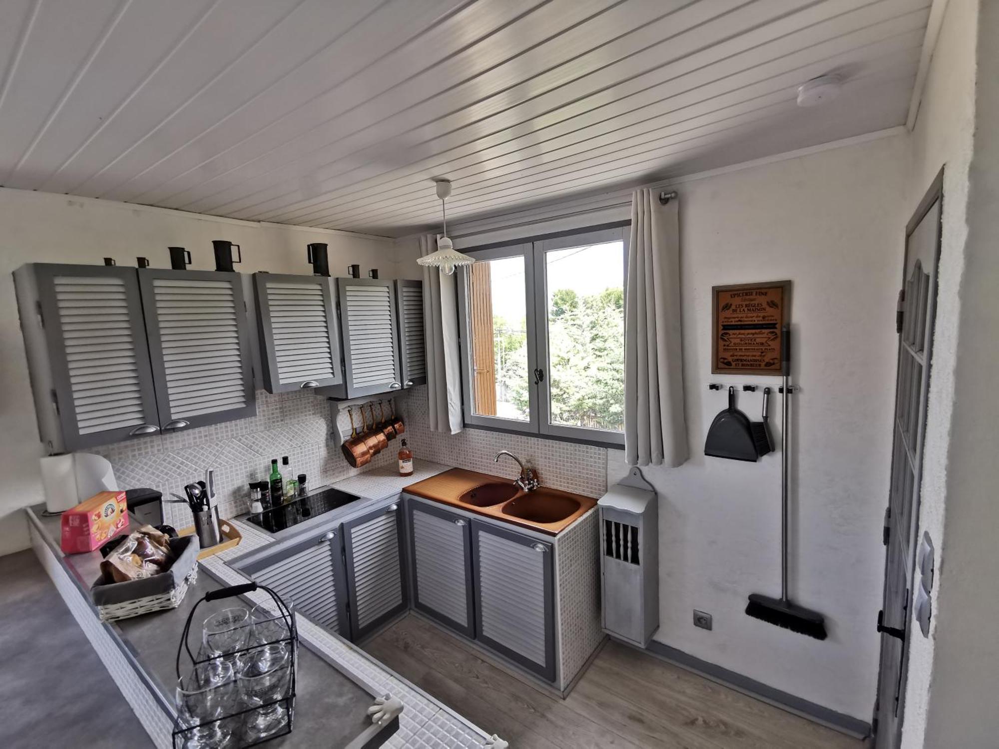 Guest House Provencal Витрол Стая снимка